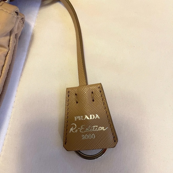 Authentic Prada Nylon Re-Edition 2000 Shoulder Bag with matching headband - Picture 4 of 16